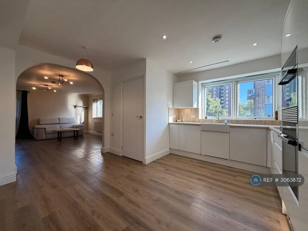 3 bedroom flat for rent