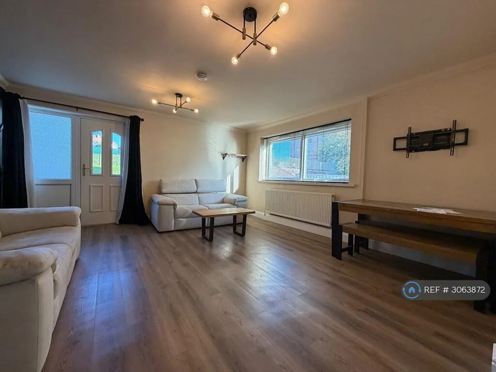 3 bedroom flat for rent