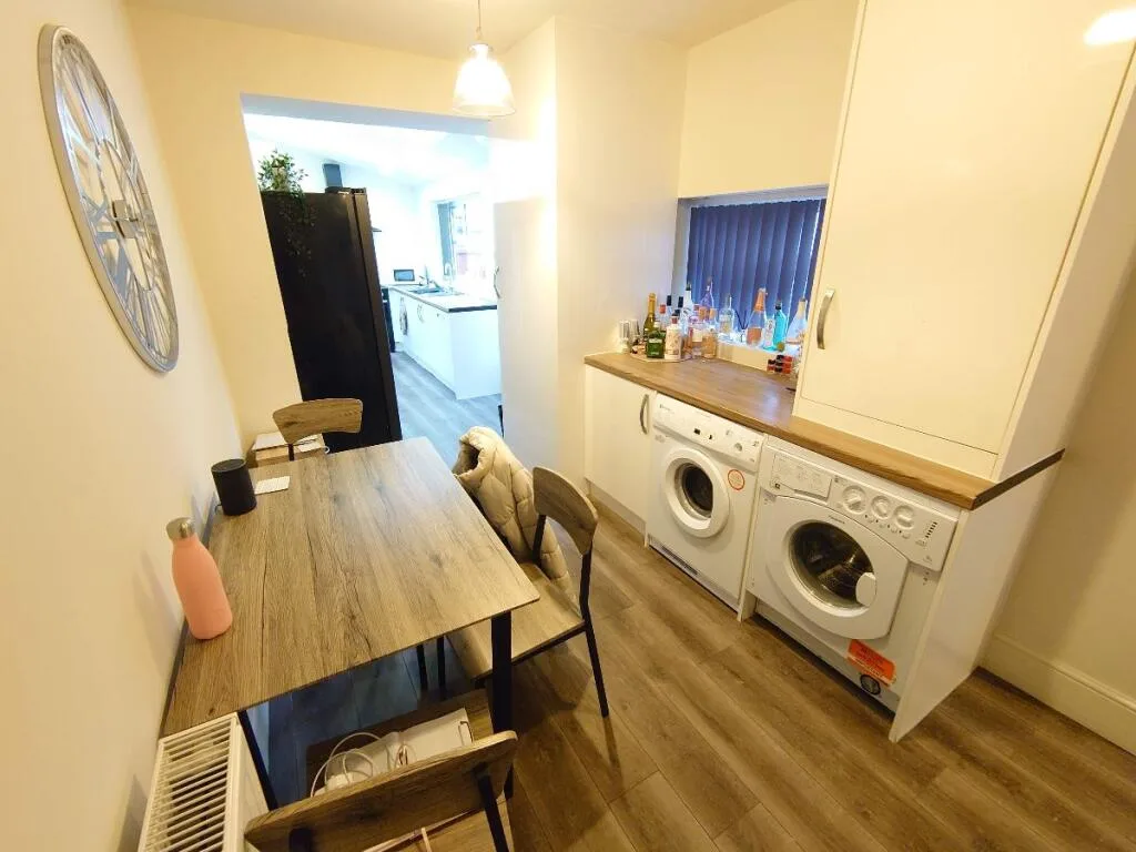 6 bedroom terraced house for rent
