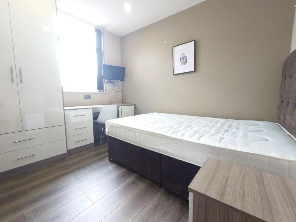 6 bedroom terraced house for rent