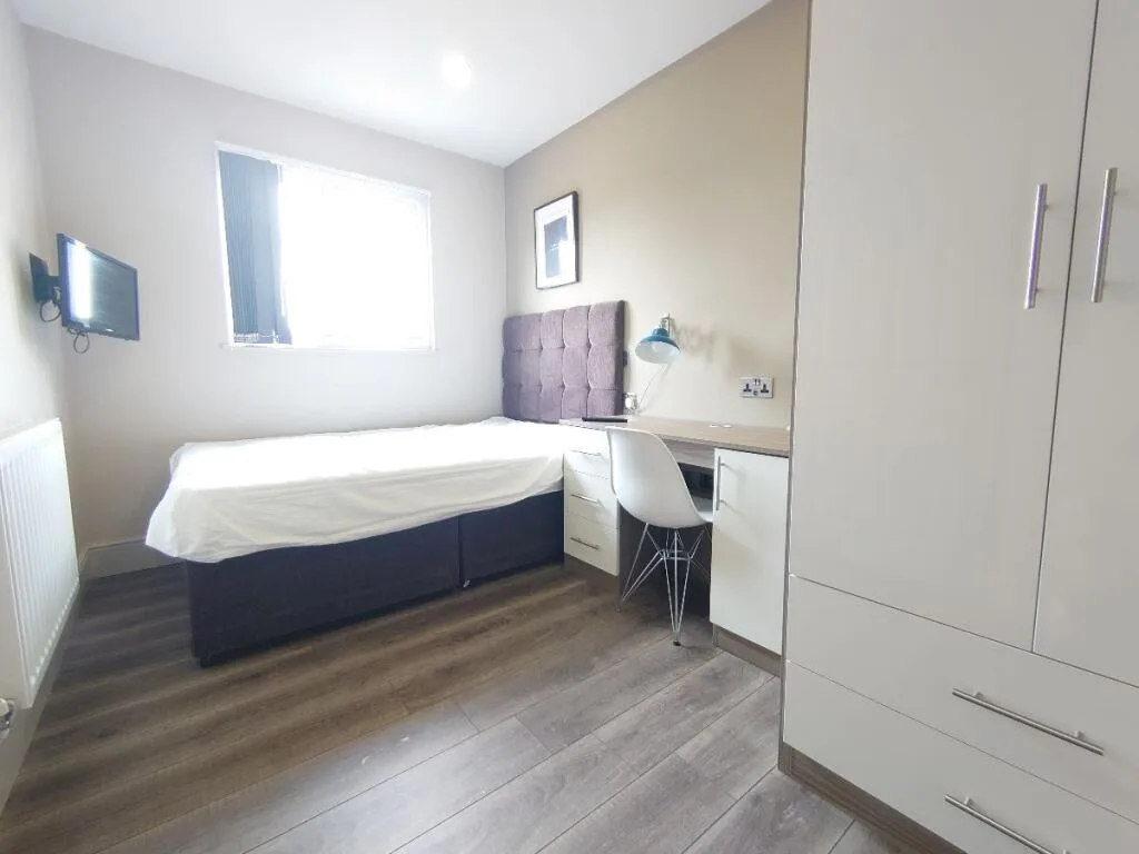 6 bedroom terraced house for rent