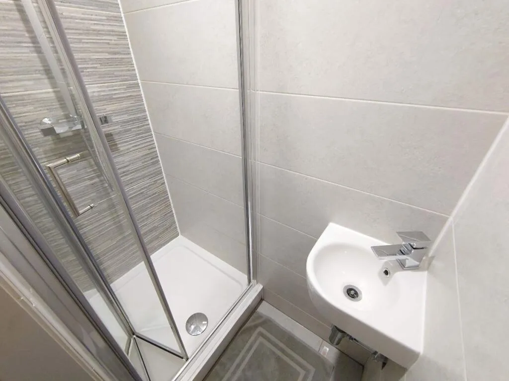 6 bedroom terraced house for rent