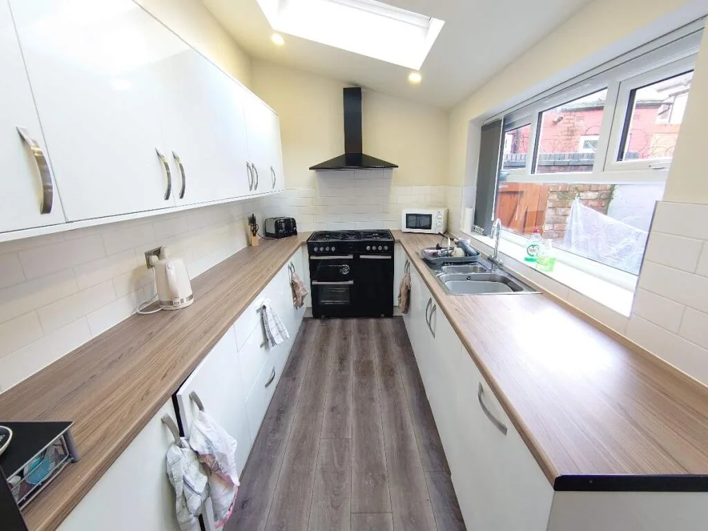 6 bedroom terraced house for rent