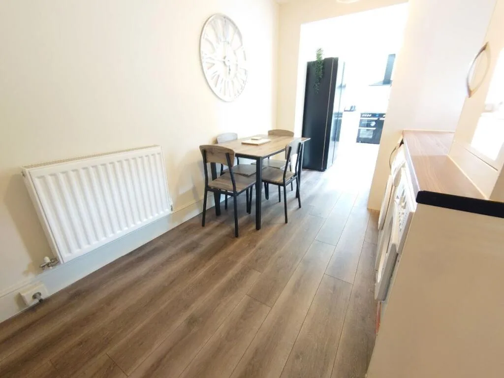 6 bedroom terraced house for rent