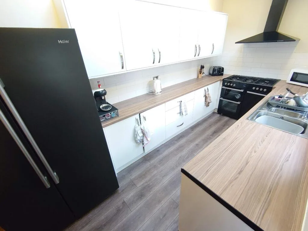 6 bedroom terraced house for rent