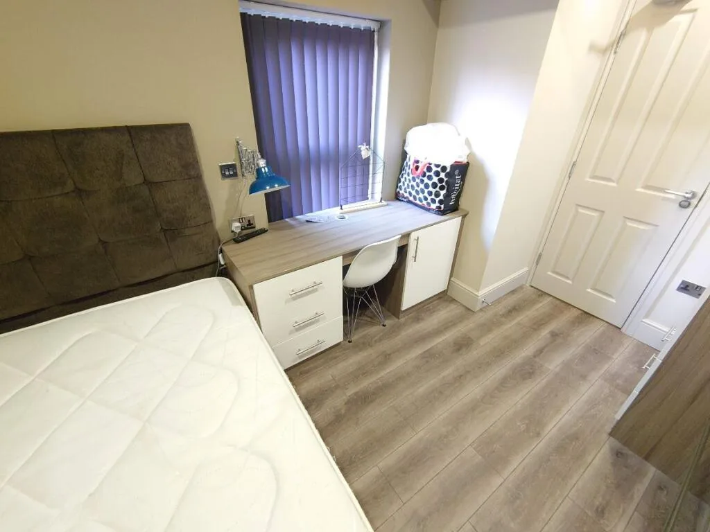 6 bedroom terraced house for rent
