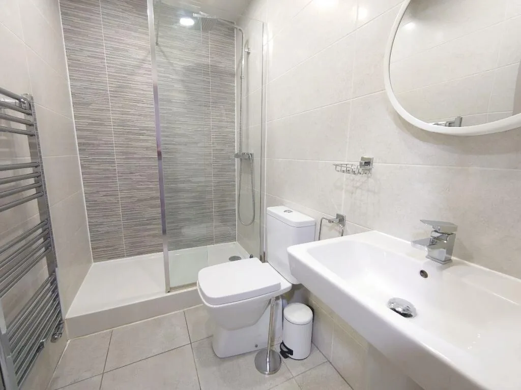 6 bedroom terraced house for rent