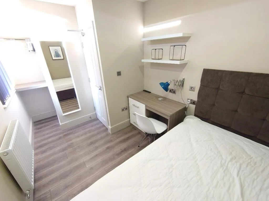 6 bedroom terraced house for rent