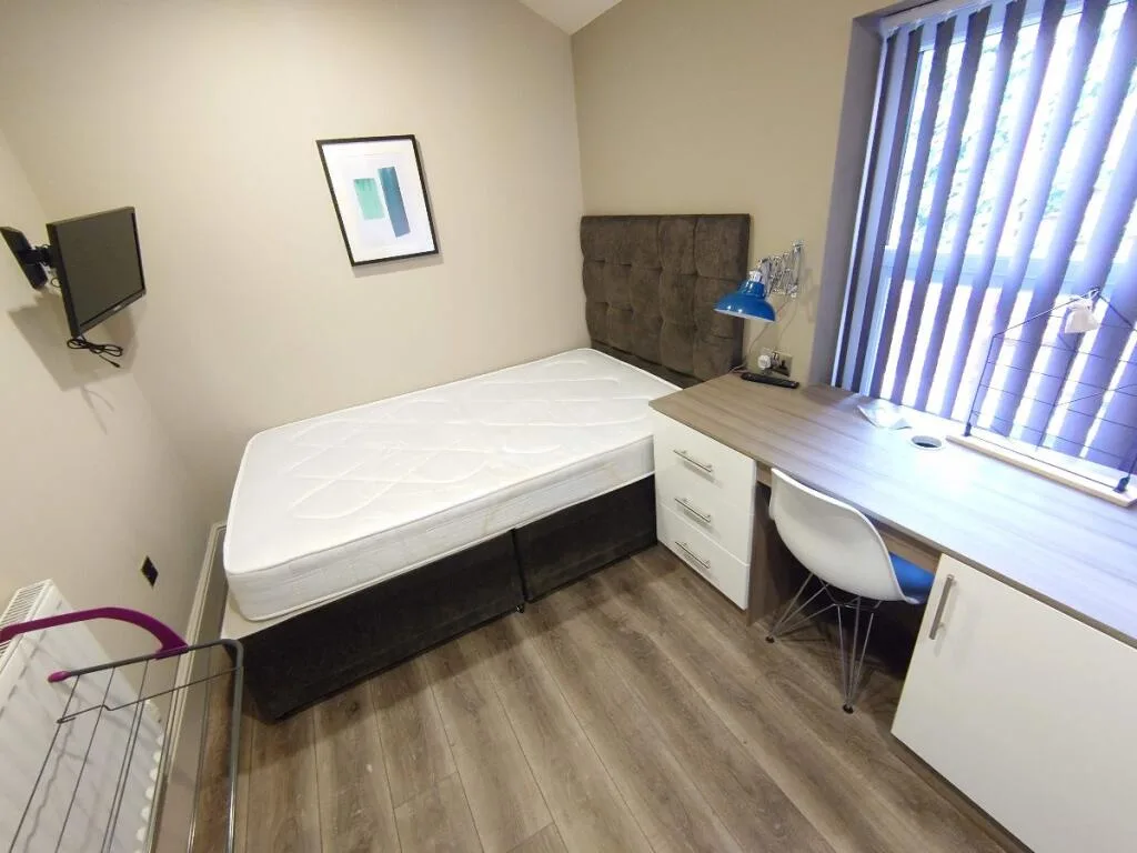 6 bedroom terraced house for rent