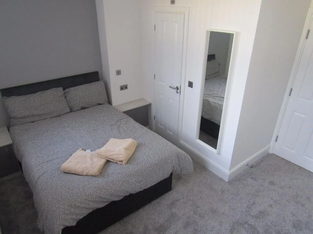 6 bedroom terraced house for rent