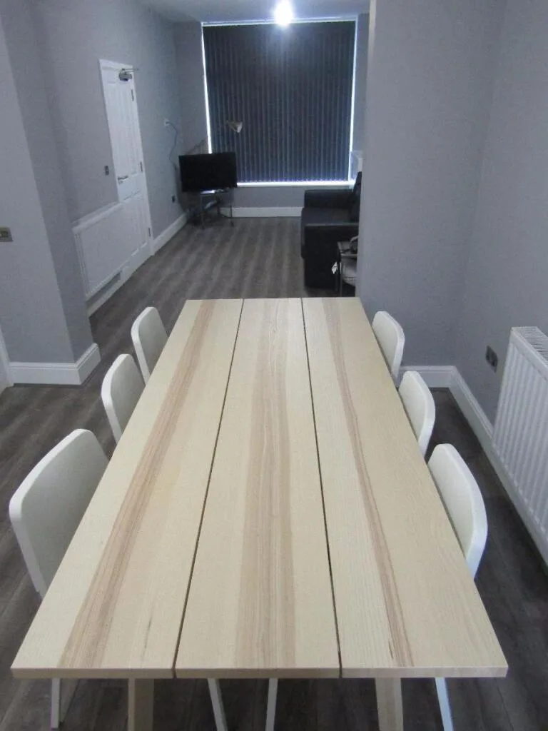 6 bedroom terraced house for rent