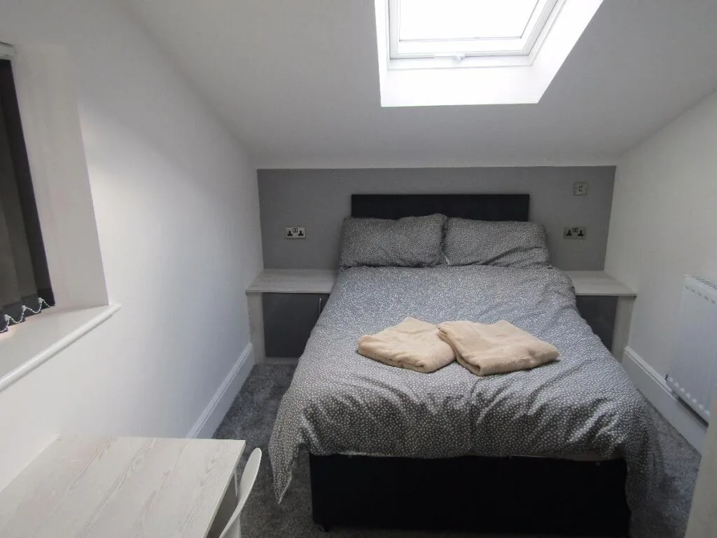 6 bedroom terraced house for rent