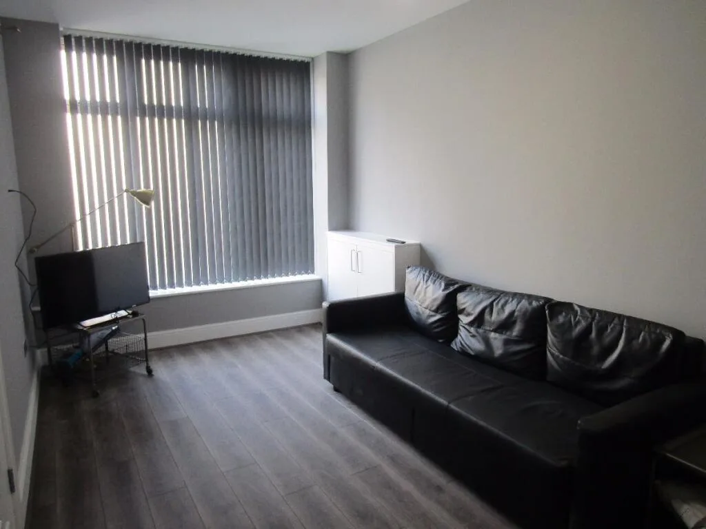 6 bedroom terraced house for rent