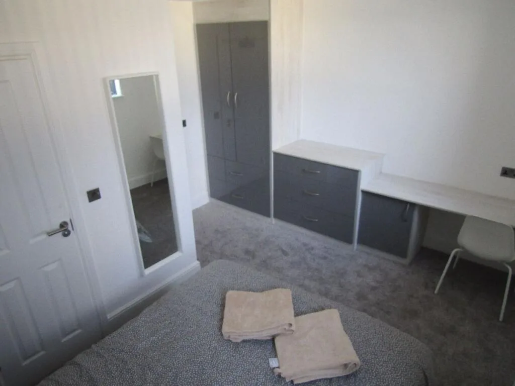 6 bedroom terraced house for rent