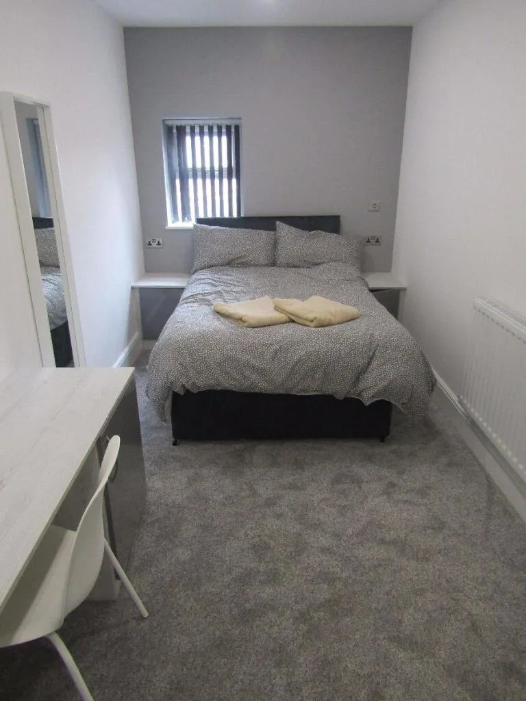 6 bedroom terraced house for rent