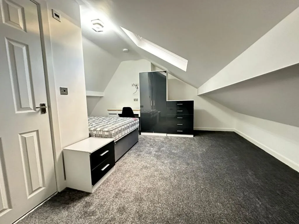 6 bedroom terraced house for rent