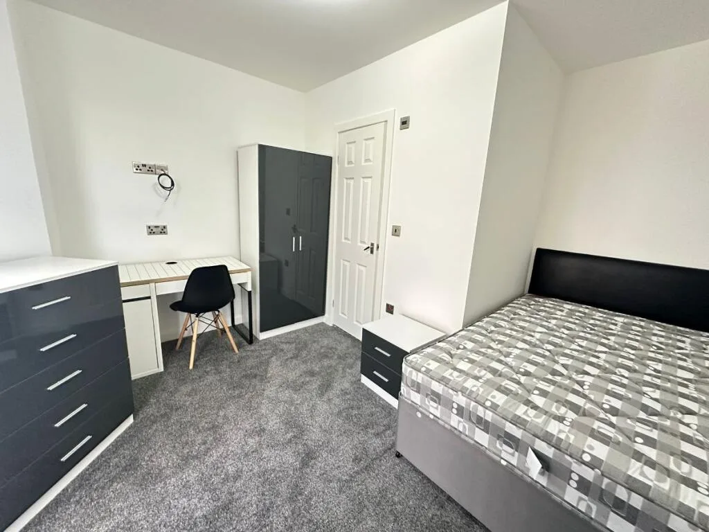 6 bedroom terraced house for rent