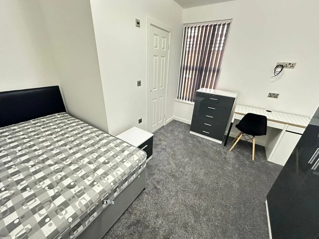 6 bedroom terraced house for rent