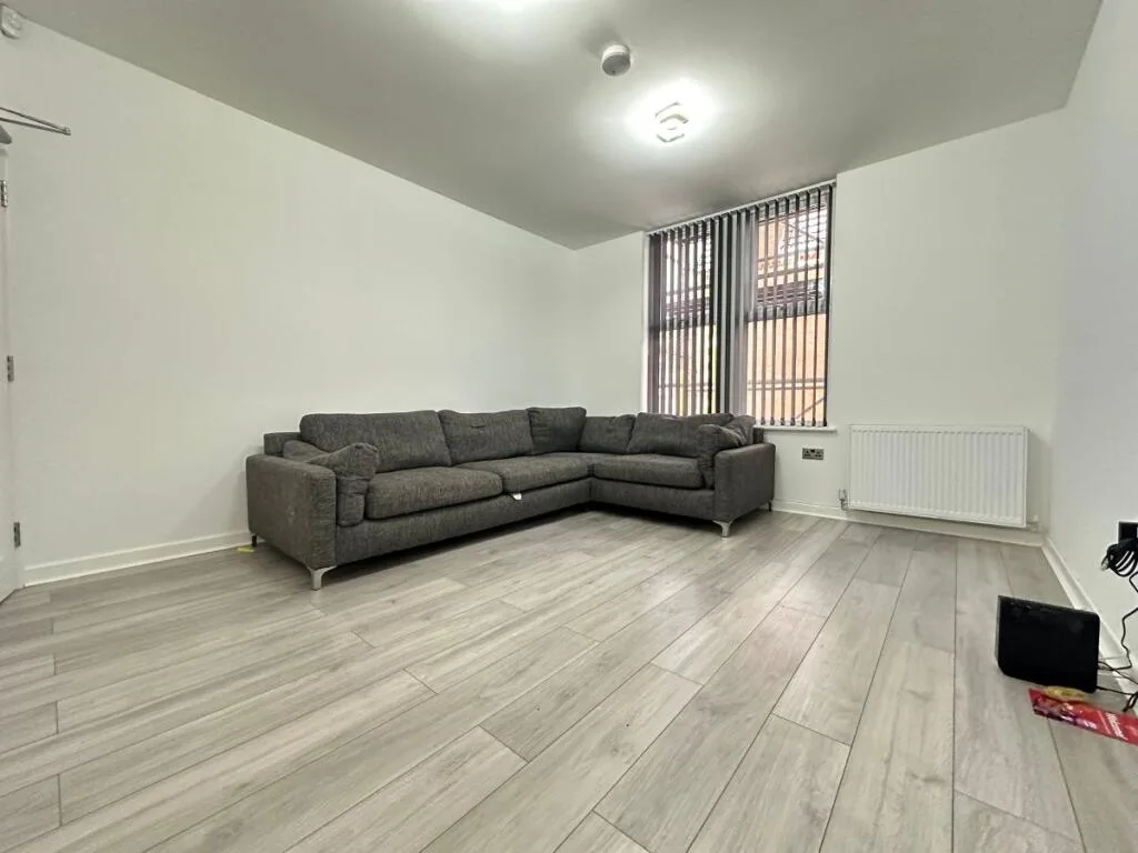 6 bedroom terraced house for rent