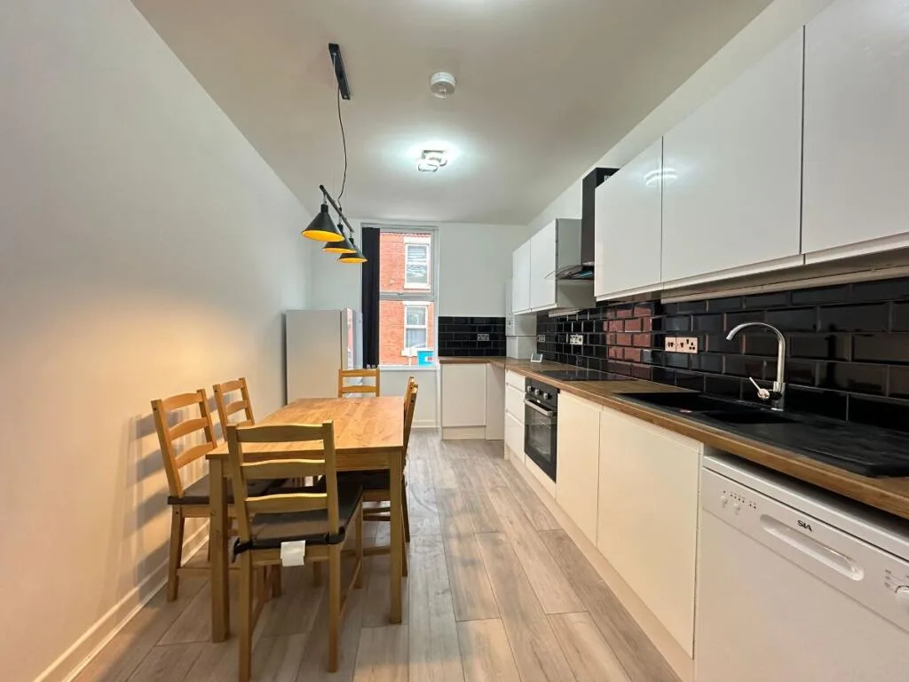 6 bedroom terraced house for rent