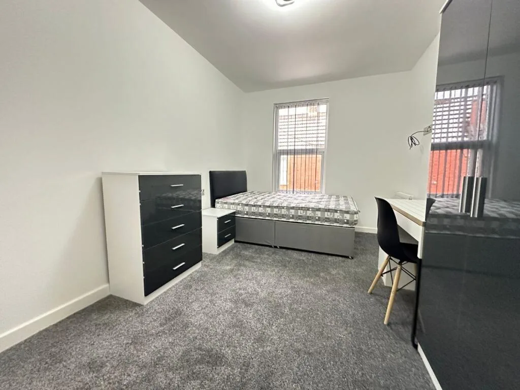 6 bedroom terraced house for rent