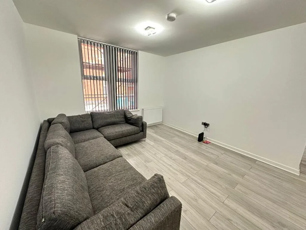 6 bedroom terraced house for rent