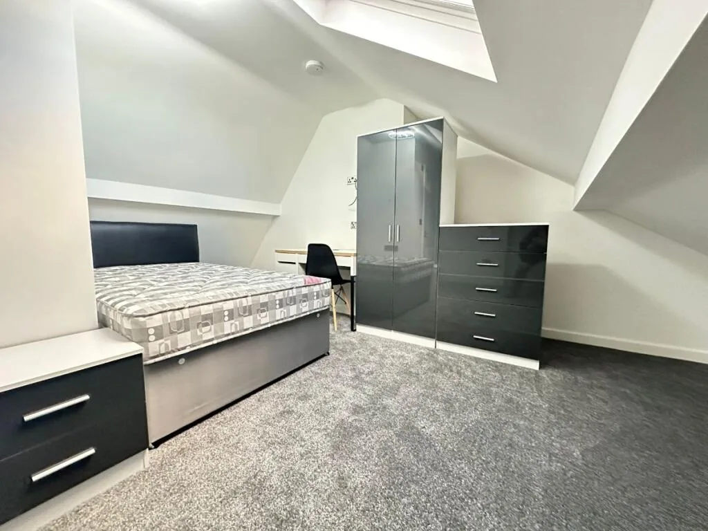 6 bedroom terraced house for rent