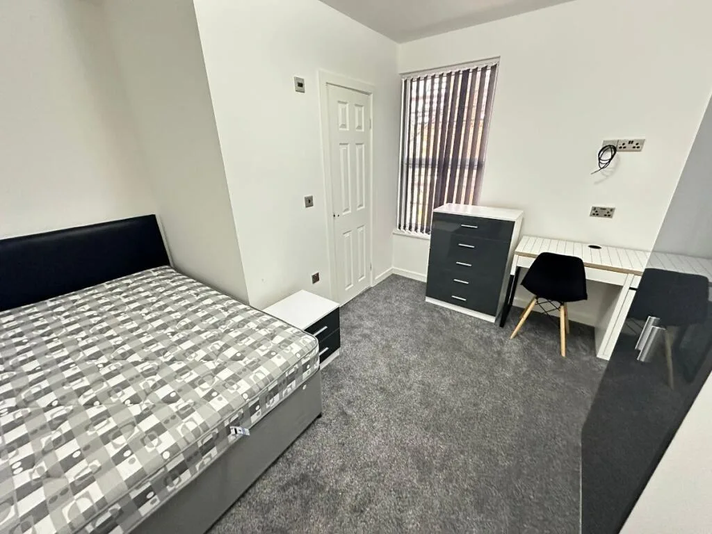 6 bedroom terraced house for rent