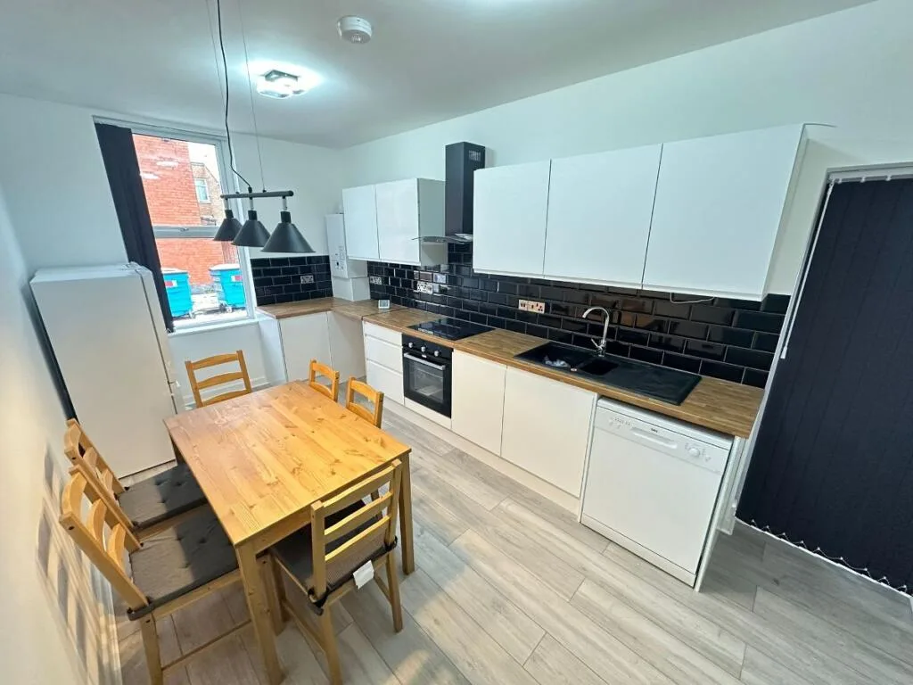 6 bedroom terraced house for rent