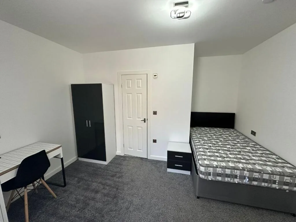 6 bedroom terraced house for rent