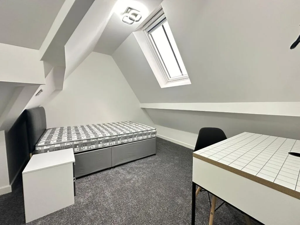 6 bedroom terraced house for rent