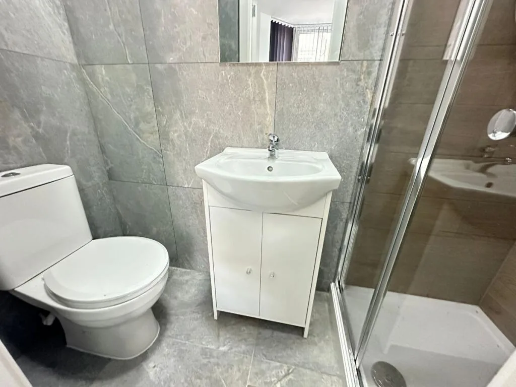 6 bedroom terraced house for rent