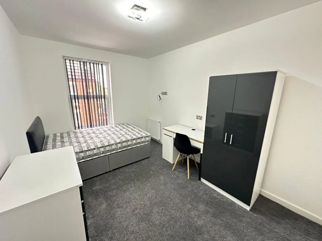 6 bedroom terraced house for rent