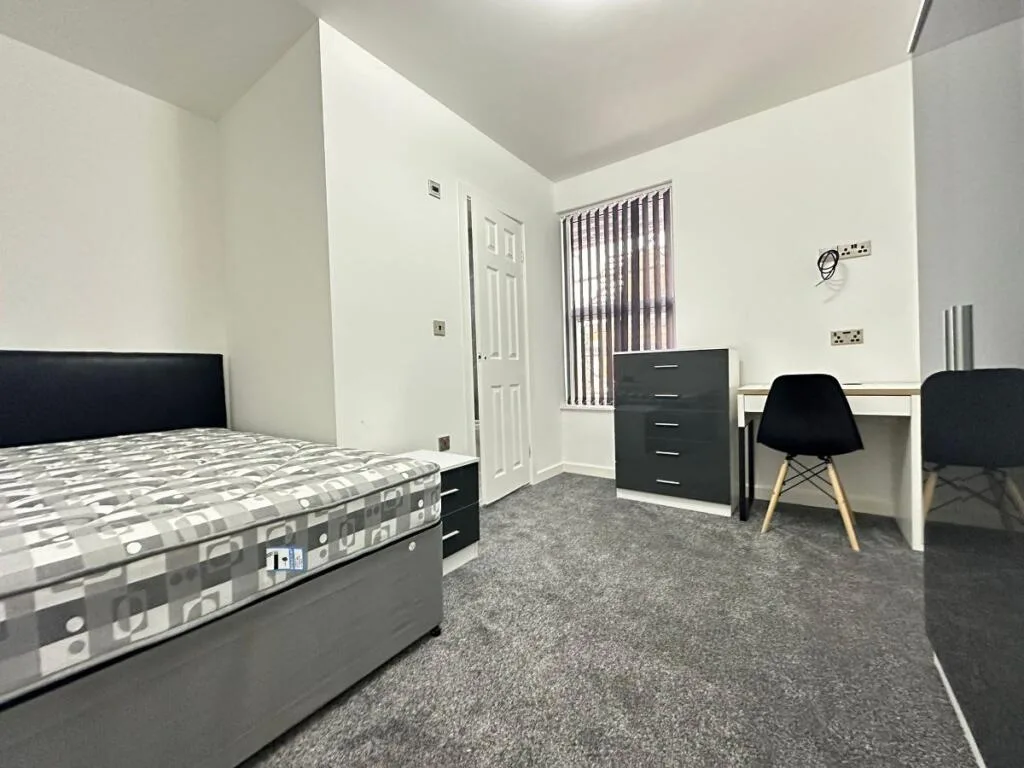 6 bedroom terraced house for rent