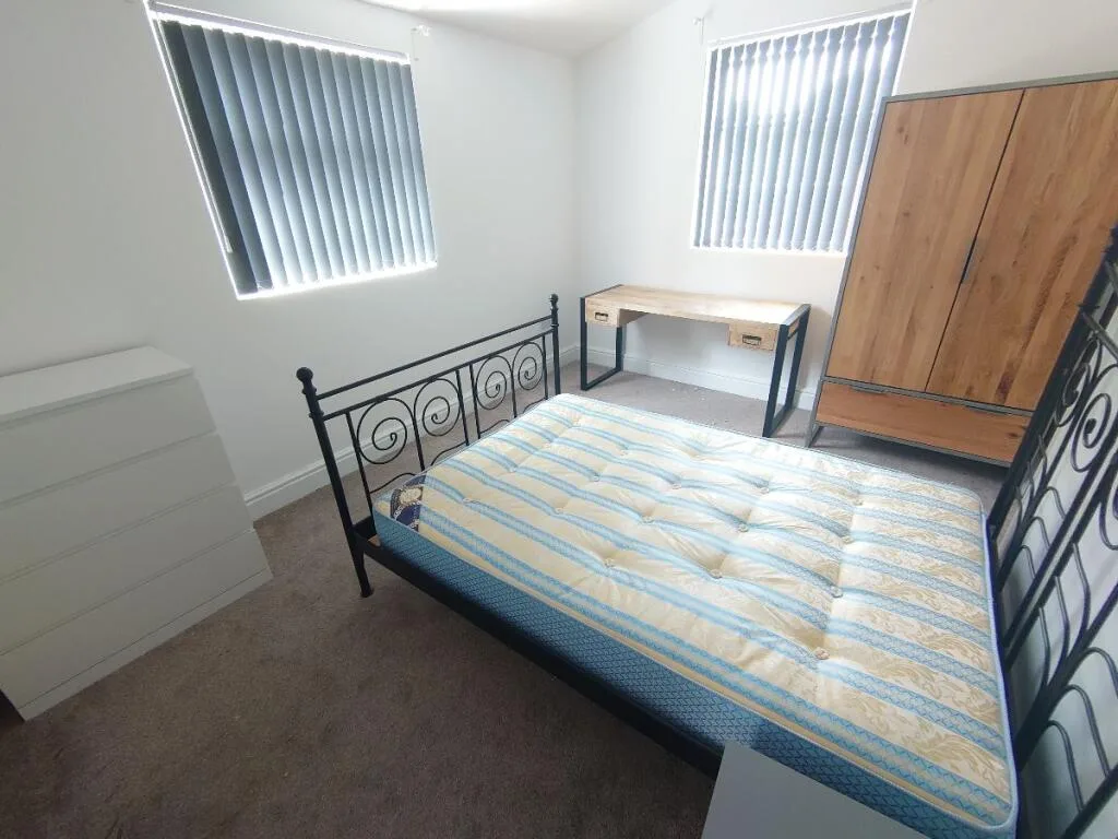 6 bedroom terraced house for rent