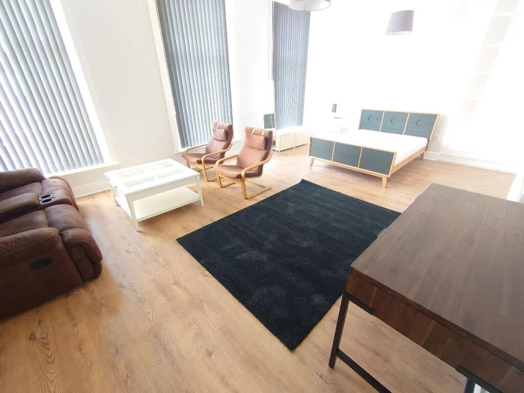6 bedroom terraced house for rent