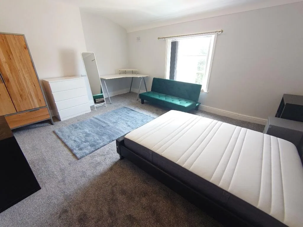 6 bedroom terraced house for rent