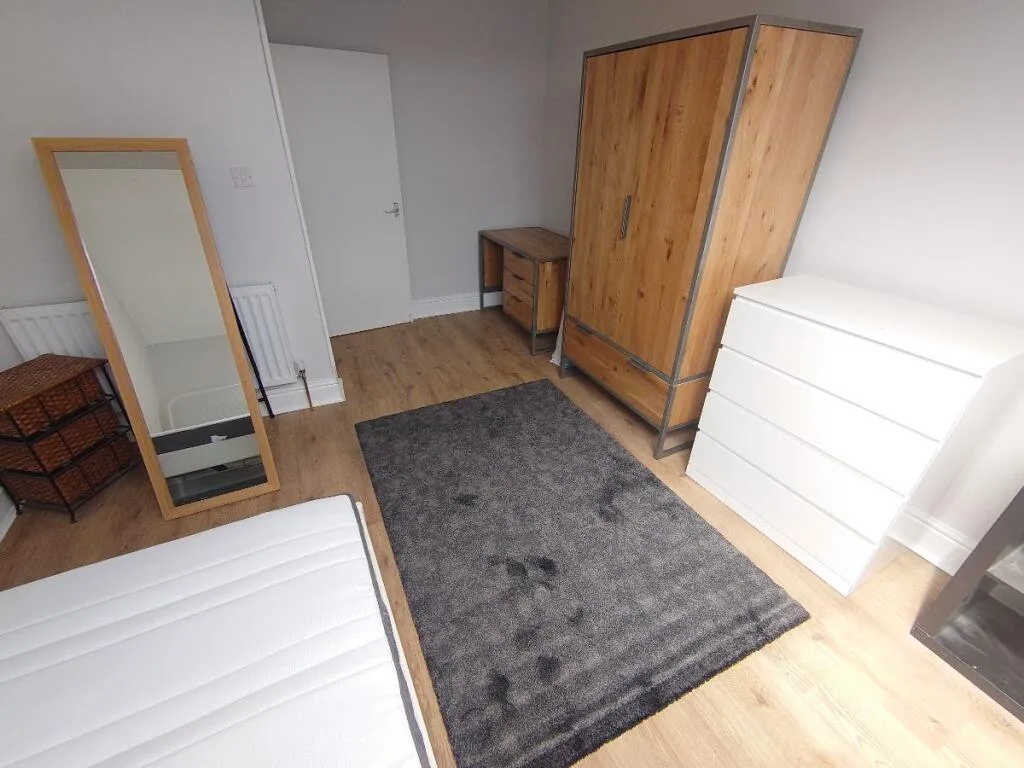 6 bedroom terraced house for rent