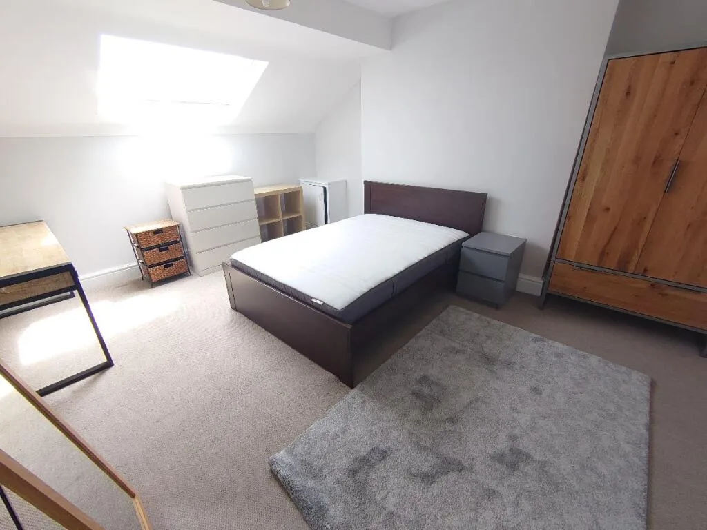 6 bedroom terraced house for rent