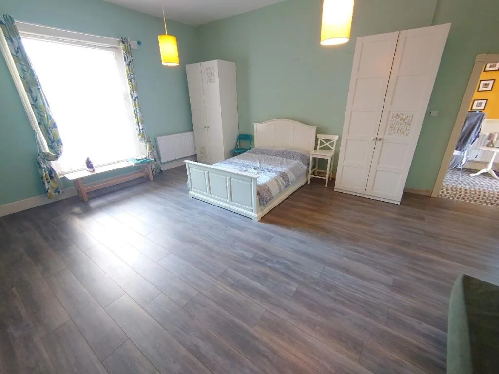 6 bedroom terraced house for rent