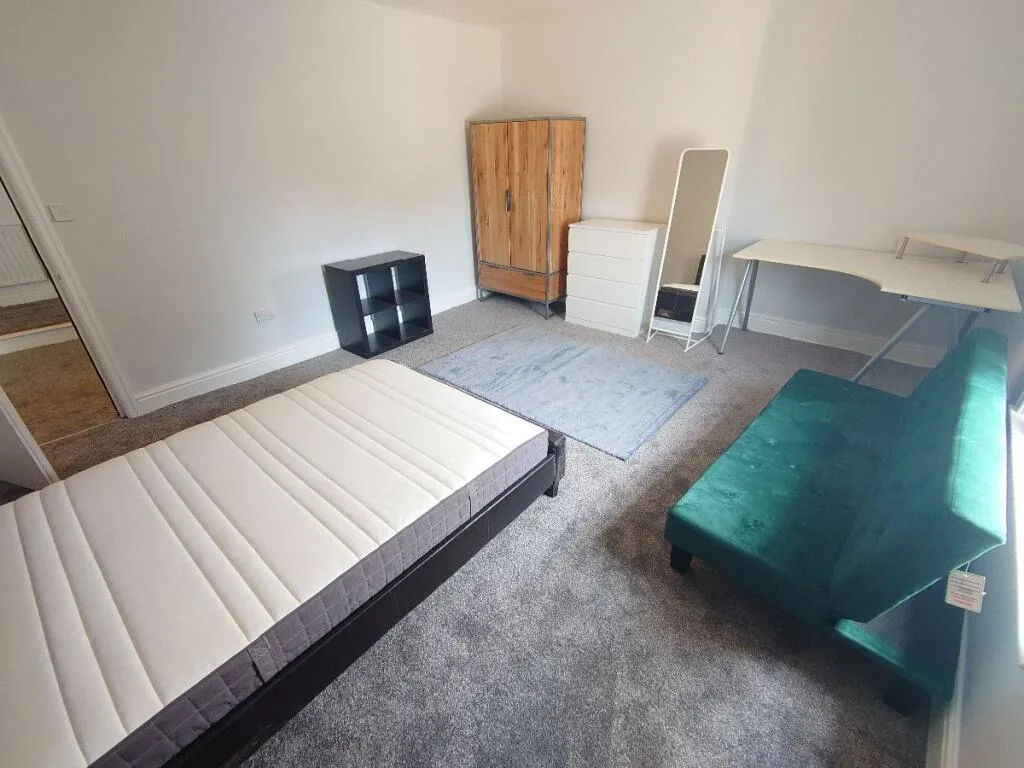 6 bedroom terraced house for rent