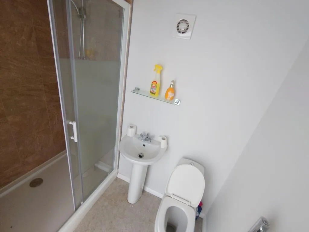 6 bedroom terraced house for rent