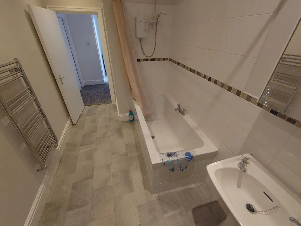 6 bedroom terraced house for rent