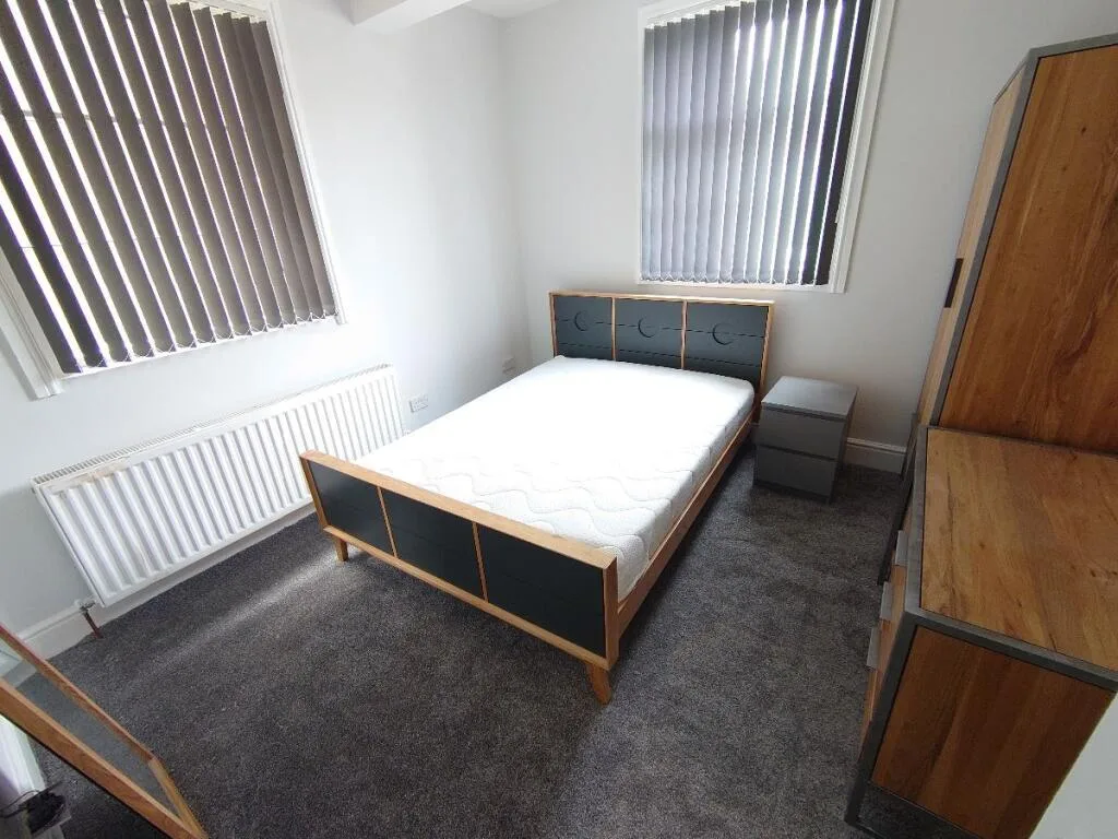 6 bedroom terraced house for rent