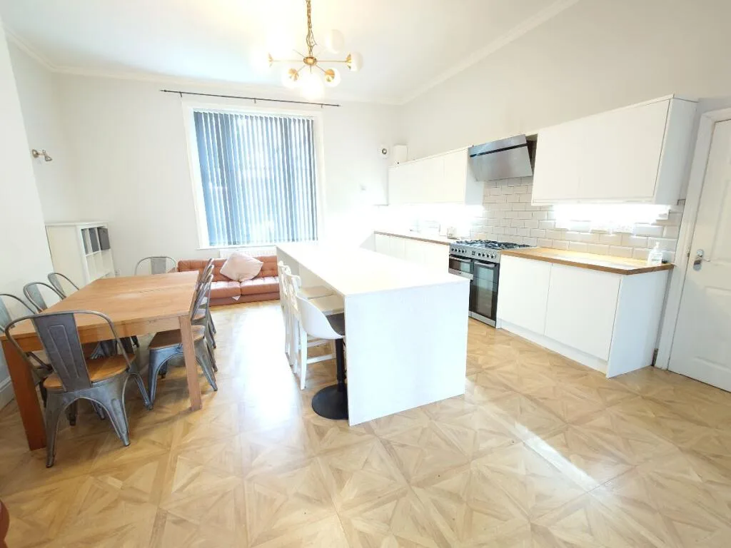 6 bedroom terraced house for rent