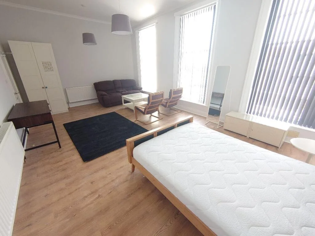 6 bedroom terraced house for rent