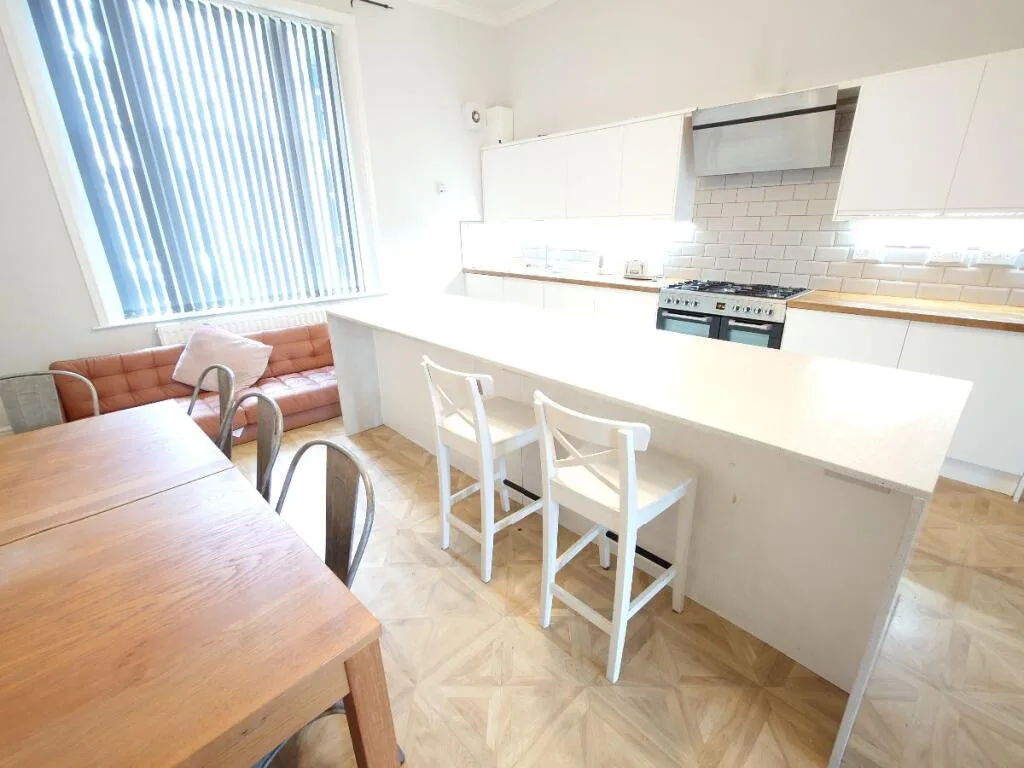 6 bedroom terraced house for rent