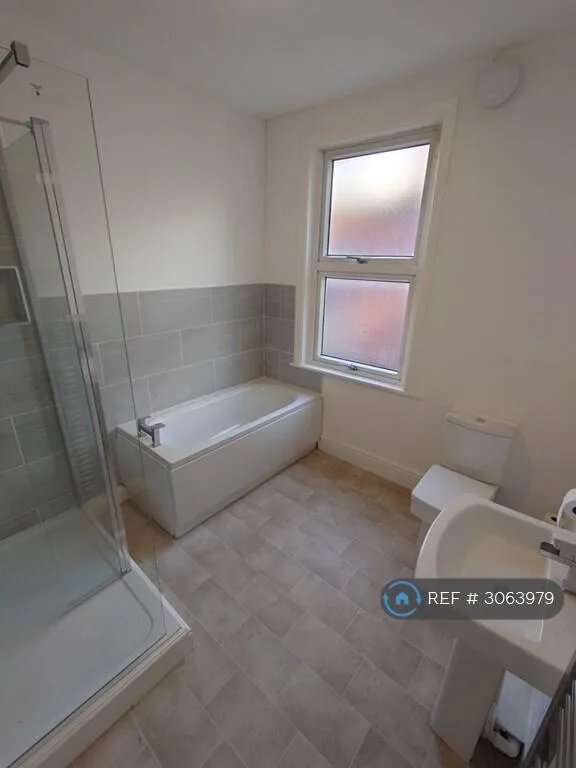 2 bedroom end of terrace house for rent