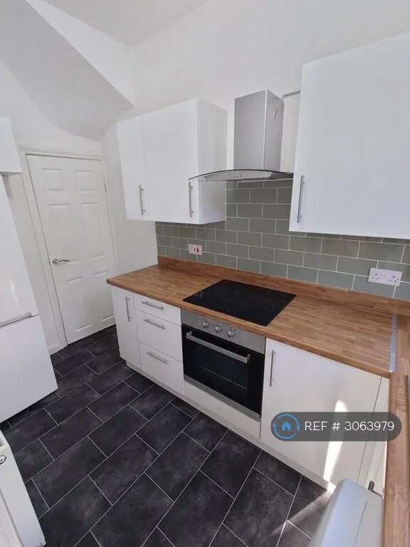 2 bedroom end of terrace house for rent