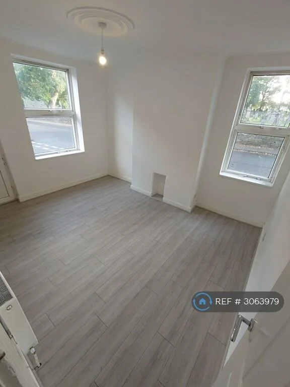 2 bedroom end of terrace house for rent